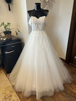 Svatební šaty, víc druhů - 15