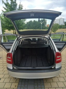 Škoda Octavia  II  2.0TDI  Nová Stk  Klimatizace - 15