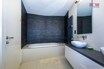 Prodej bytu 5+kk, 164 m², ul. Na Rokytce, Praha - 15