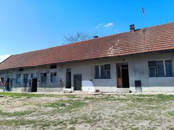 Nabízíme zemědělskou usedlost s 2 RD - 15
