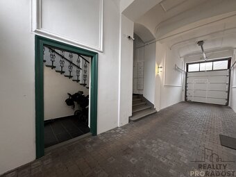 Pronájem prostorného podkrovního bytu 3+1 v Hodoníně – ulice - 15