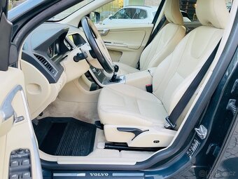 Volvo XC60 2.4D5 4x4 MANUÁL FACELIFT KŮŽE NAVI SENZORY - 15