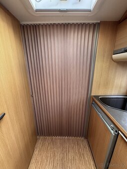 Adria Adora 563 PU ~ Královská postel - 15