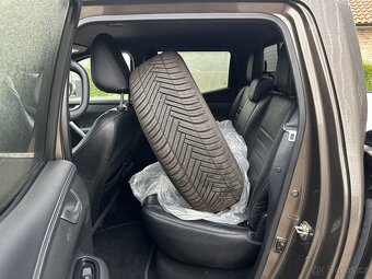 Mercedes Benz x 240d - 15