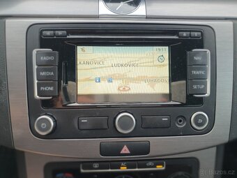 VW Passat B7 2.0 TDi, ORIG. TAŽNÉ, SENZORY, NAVI, SERVIS VW. - 15