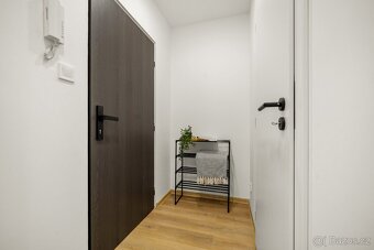Moderní byt 2+kk po kompletní rekonstrukci v Neratovicích - 15