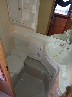 Prodám karavan hobby 495 UL . EL POJEZD,  ODDĚLENÉ POSTELE - 15