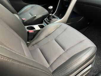 Hyundai i30 combi 1.6 CRDi,100 kW,manual,Style,AC,1maj,DPH - 15