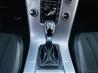 Volvo XC60 2.4D 4x4 5VÁLEC 140KW AUT 1.MAJITEL LED SERVISKA - 15