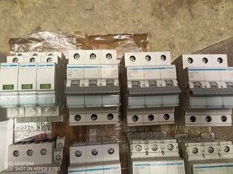 Jističe vypínače kontrolky stykače svodič - 15