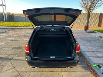 Mercedes-Benz Třídy E, Mercedes-Benz Třídy E, 250 GCI - 15