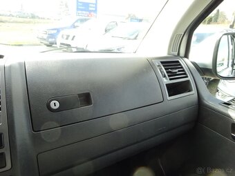 Volkswagen Caravelle 2,0TDi-9 MÍST - 15
