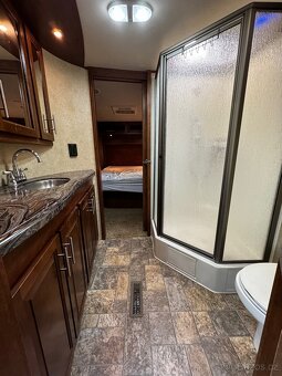 2013 USA obytný návěs forest river thunderbolt 395A xlr - 15