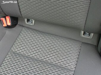 Volkswagen Golf 1,6Mpi aut.klima,parksenzory,po dovozovéSTK - 15