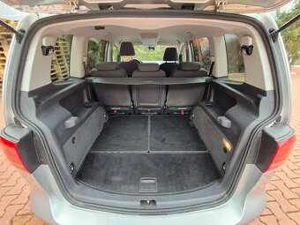 VW Touran 2.0TDI 103kW,DSG,7.míst,navi,178tis.km serviska - 15