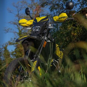 SWM Motard SM125R - 15