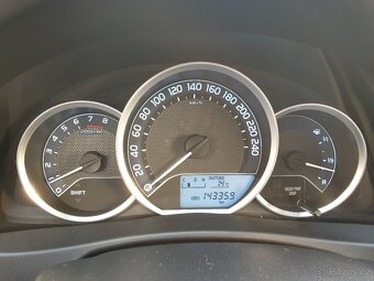 TOYOTA AURIS kombi 1,6i 97KW KAMERA 8xKOLA - 15