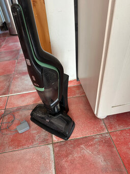 Bezsáčkový vysavač AEG CX7 - 15