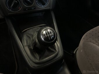 VOLKSWAGEN BORA 1.6i - 15