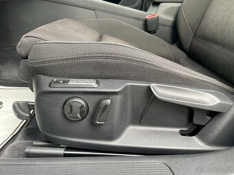 Volkswagen Passat 2,0 TDi 140kW DSG R-Line - 15