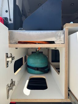 Obytná vestavba Toyota ProAce Verso L2 - 15