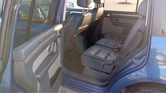 VW Touran 125kw 7 míst - 15
