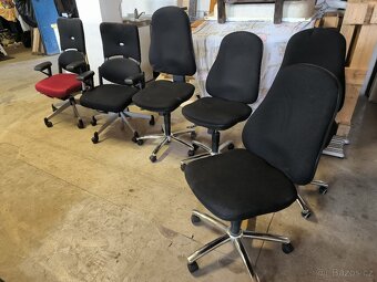 Více druhů a množství kancelářského nábytku - 15