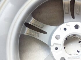 kola BMW M5 - 15