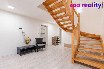 Prodej rodinného domu 353m2, pozemek 772m2 - 15