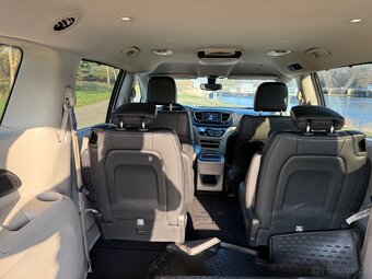 Chrysler Pacifica - 15