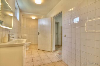 Pozemek s rodinným domem ke kompletní rekonstrukci jen pár m - 15