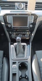 VW Passat 2.0 TDI Highline 140 kw, původ ČR, málo km - 15