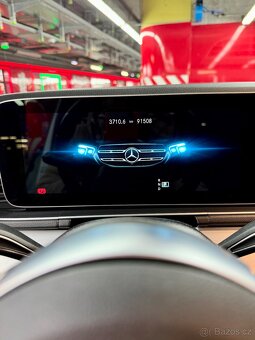 Mercedes-Benz GLE 300d 4MATIC AMG Night - 15