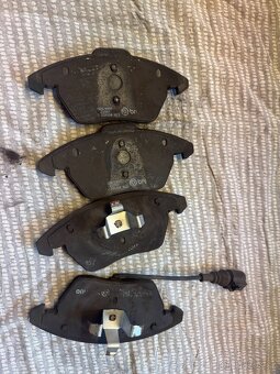 Prodám přední kotouče+destičky značky Brembo . - 15