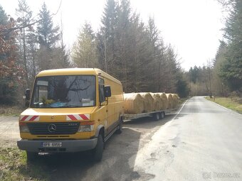Kulaté balíky sena z luk v CHKO Šumava - 15