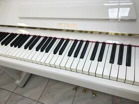 Bílé pianino Petrof 125 se zárukou, doprava zdarma, nový lak - 15