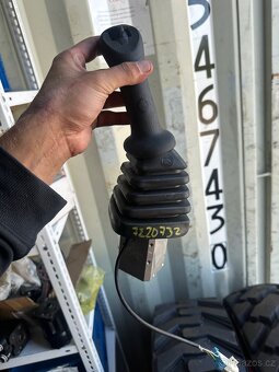 Joysticky na Minibagry Bobcat - 15