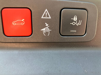 PEUGEOT 5008 1,5 HDI ALLURE PACK 7 MÍST TAŽNÉ - 15