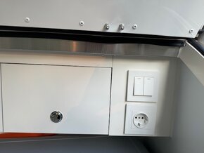 Minikaravan pro 2 osoby - přívěs do 750 kg, nebrzděný - 15