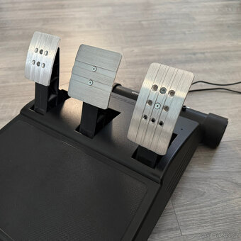 Volant Thrustmaster T300 RS, 3-pedály T3PA + Stojan DeluxeV2 - 15