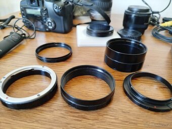 EOS350d s příslušenstvím a brašnou - 15