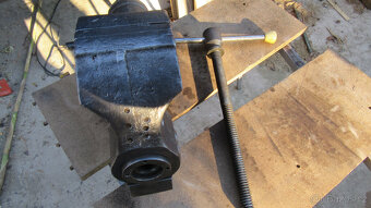 RETRO - kovany  svěrák--50kg - 15