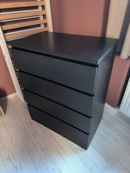 Bytový nábytek, pračka, postele , gauče , stolky , televize - 15