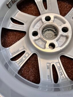 4x100 R15 originál Alu Toyota Aygo - BEZ POŠKOZENÍ - TOP - 15