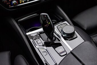 BMW 520d Touring / M Paket / HK Audio / TOP STAV / PANORÁMA - 15