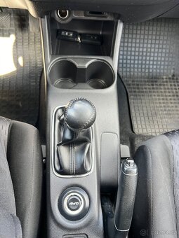 Mitsubishi Outlander, diesel 110kW, 7 míst, tažné, manuál - 15