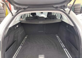 Peugeot 308 1.2i Klima, Navi, Tempomat benzín manuál 60 kw - 15