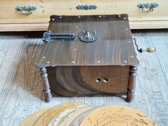 Starožitný hrací stroj, flašinet Ariston, 1890 - 1900 - 15