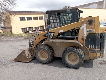 CAT 242 - 15