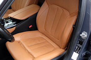 BMW M550i 340 kW,ČR,Webasto,Tažné,Masáže,2x kola,Ventilace - 15